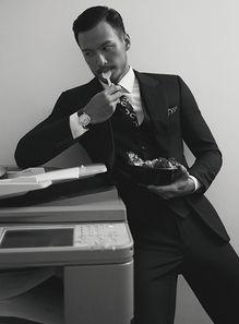 男模走台步教学视频,掌握时尚步伐，展现自信风采