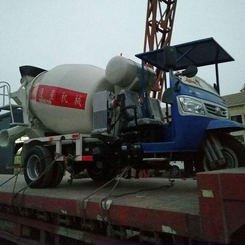 水泥搅拌车工作视频,水泥搅拌车高效作业现场实况解析